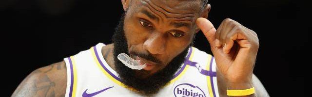 必发指数官网-三分19连铁 上双纪录险不保！詹姆斯别再保出勤了？