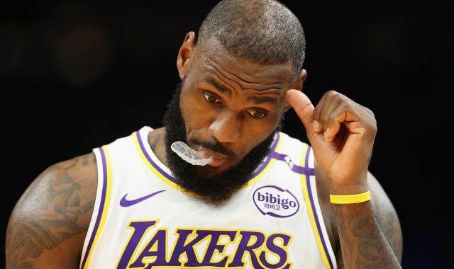 必发指数官网-三分19连铁 上双纪录险不保！詹姆斯别再保出勤了？